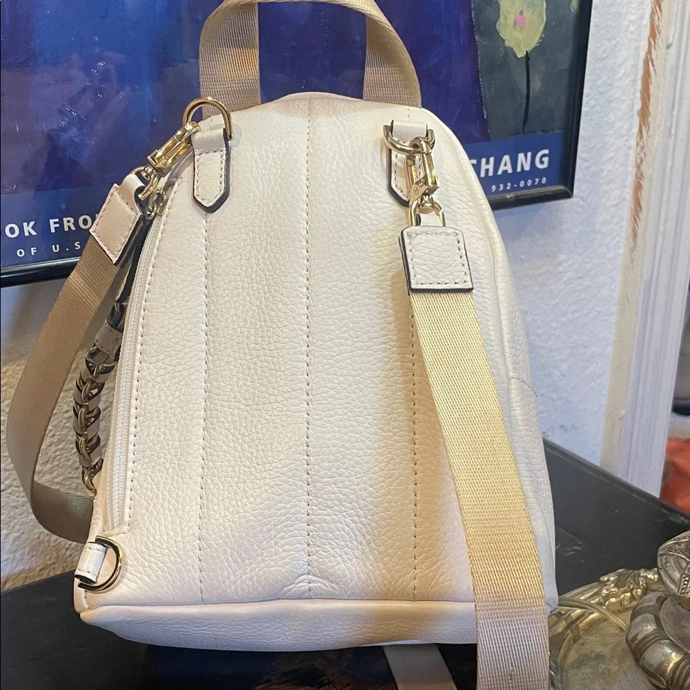 MICHAEL KORS MINI Cream beautiful Leather Backpack with Chain Detail EUC!! - Picture 5 of 8
